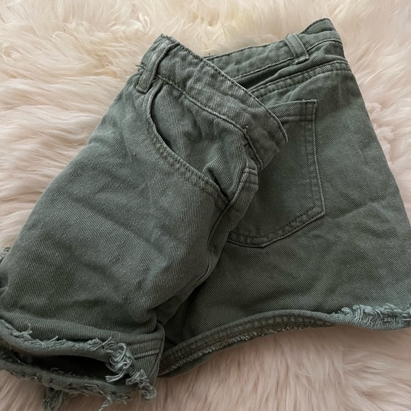 Low rise army green jean shorts never worn - Picture 3 of 3